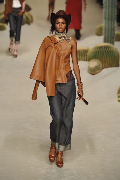 Look 29